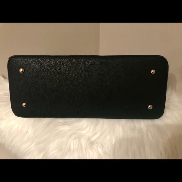 🚨SALE🚨Padlock Handbag Tote Set - Picture 4 of 8